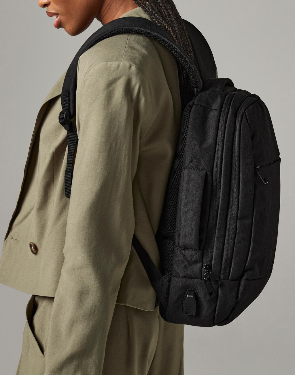 Q-Tech Charge Convertible Backpack - Image 2