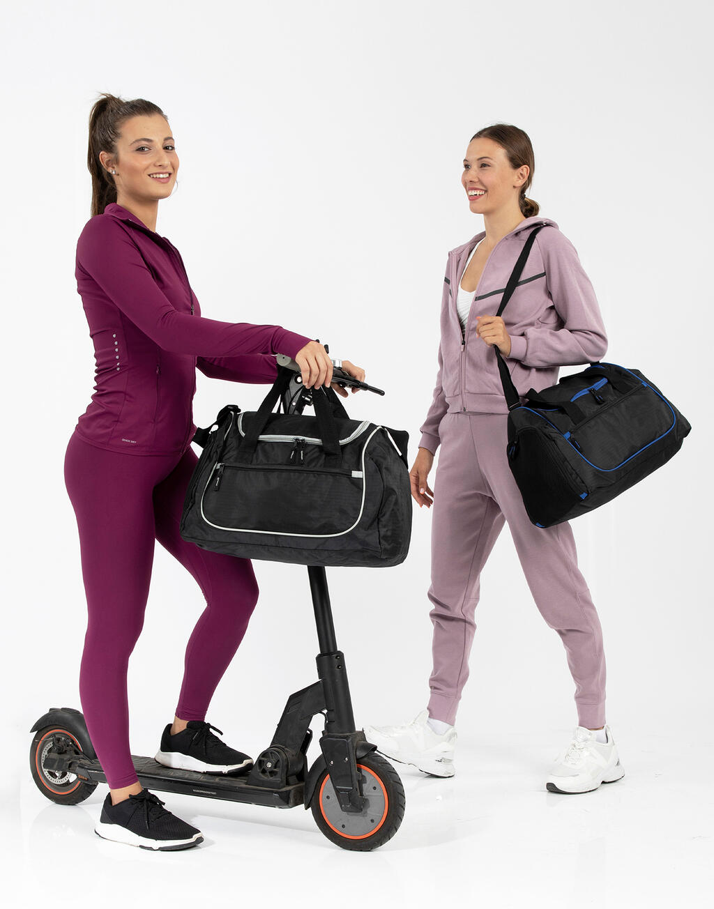 Piraeus Sports Holdall - Image 3